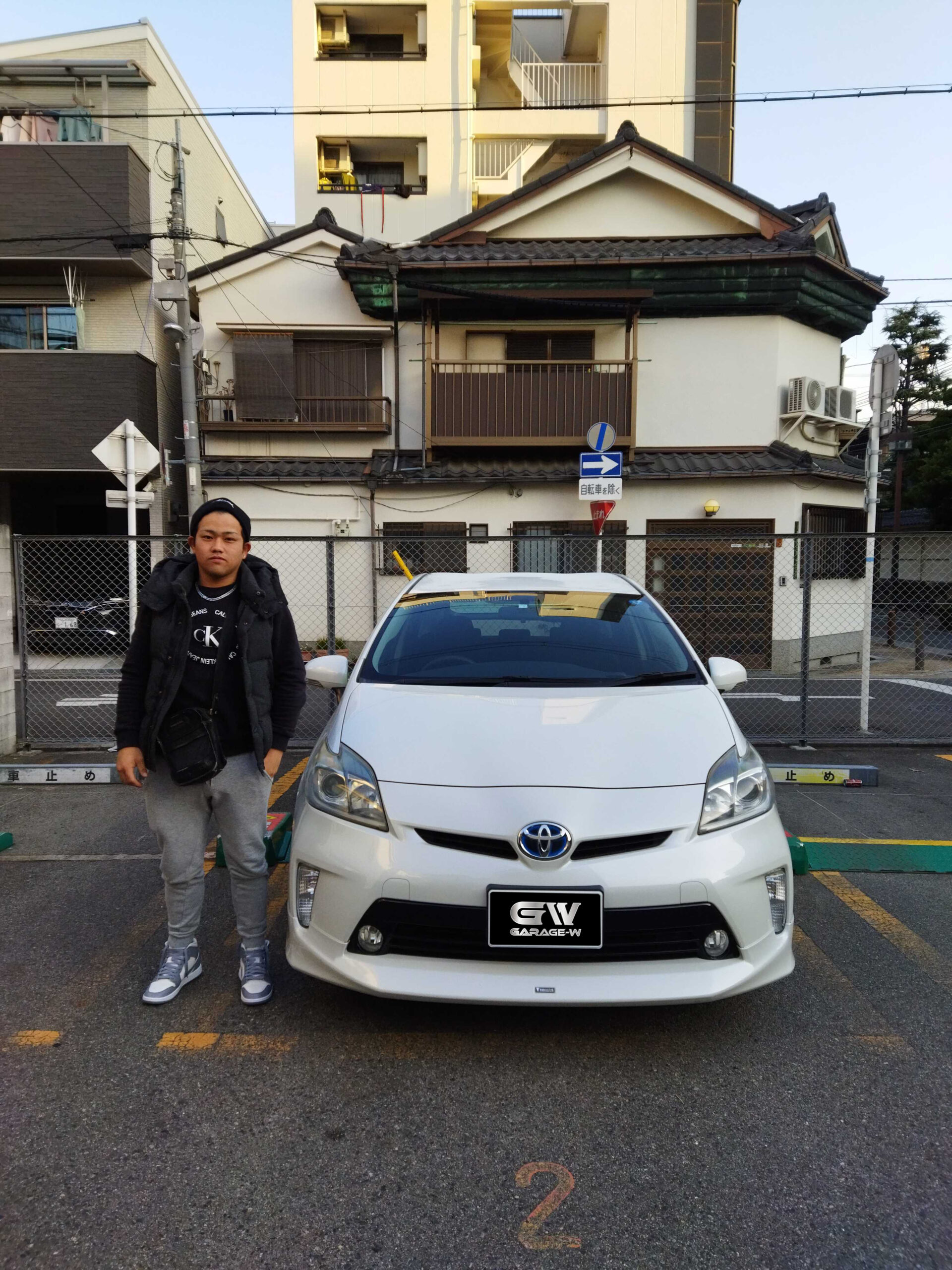 I様 トヨタ プリウス カラー：白 エリア：大阪 - 大阪市内にある自社 